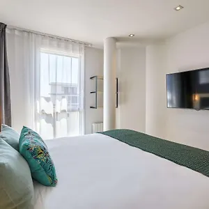 4* Aparthotel & Adagio